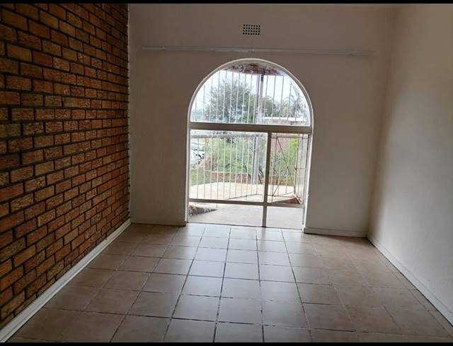 2 BEDROOM PROPERTY TO RENT IN BRENTHURST